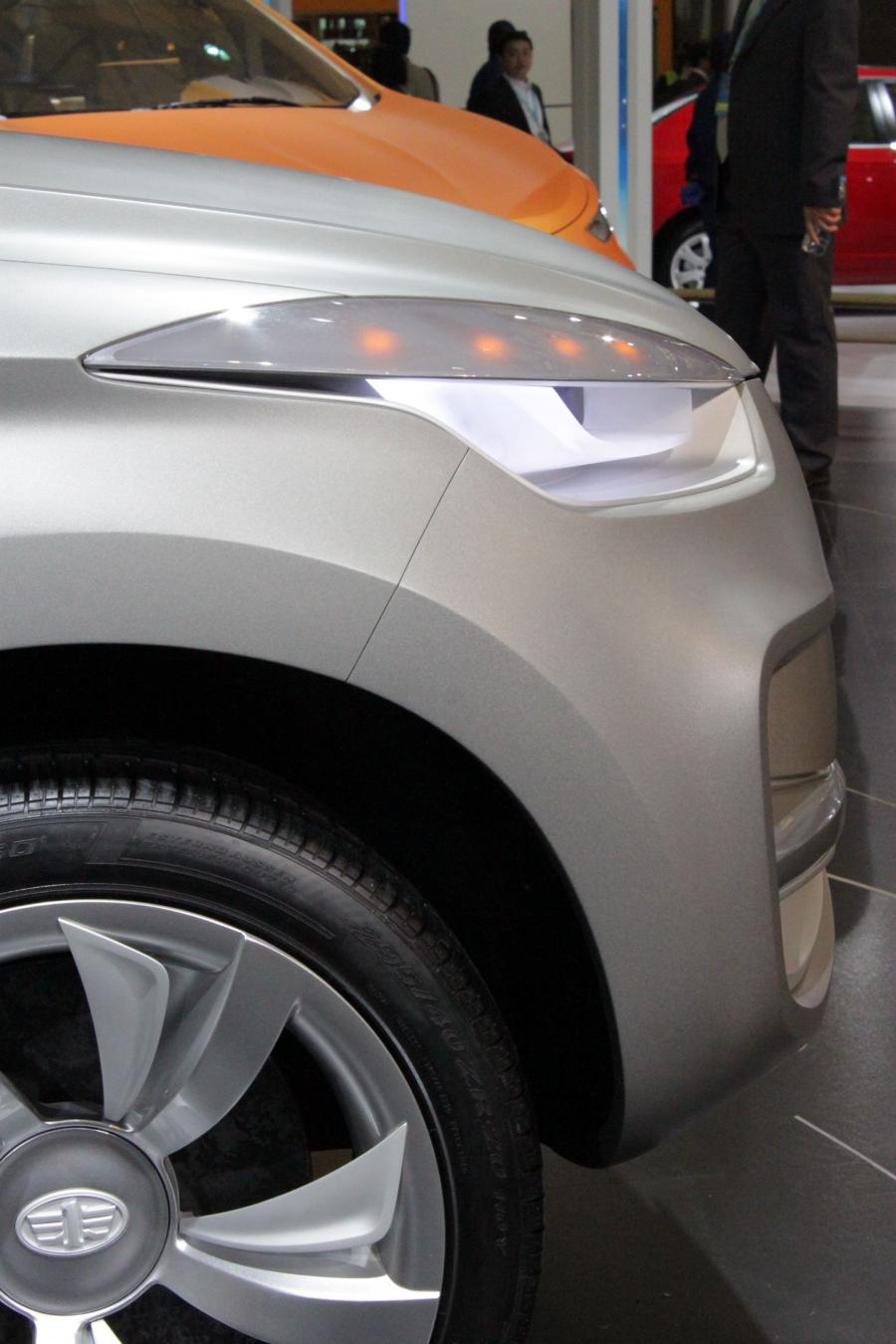 Детали экстерьера FAW X Concept SUV 2011 года  (фото 27 из 38)